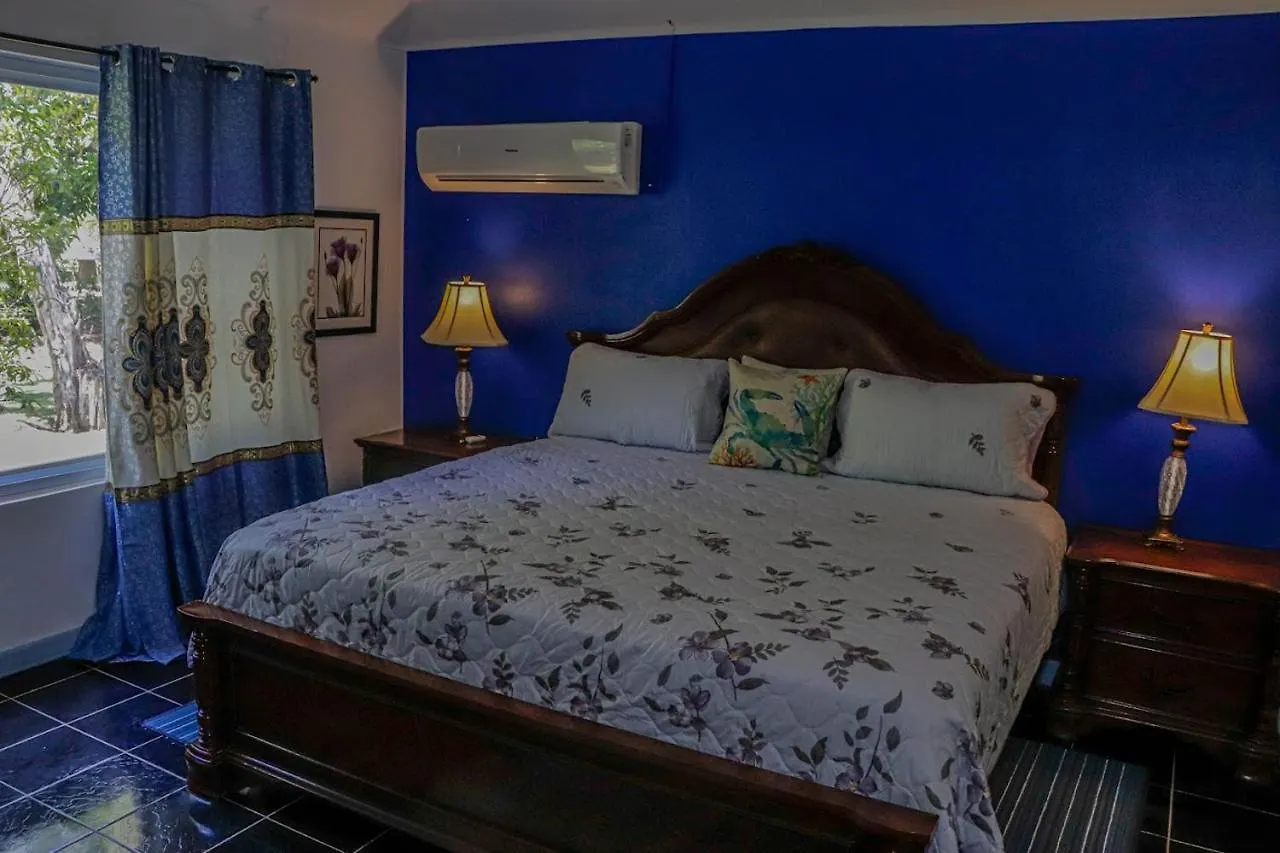 Seven Palms Villa Runaway Bay