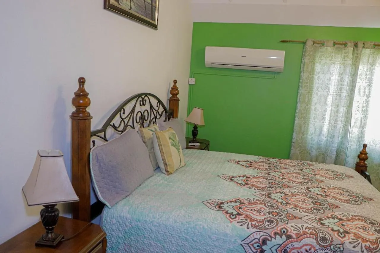 Seven Palms Villa Runaway Bay