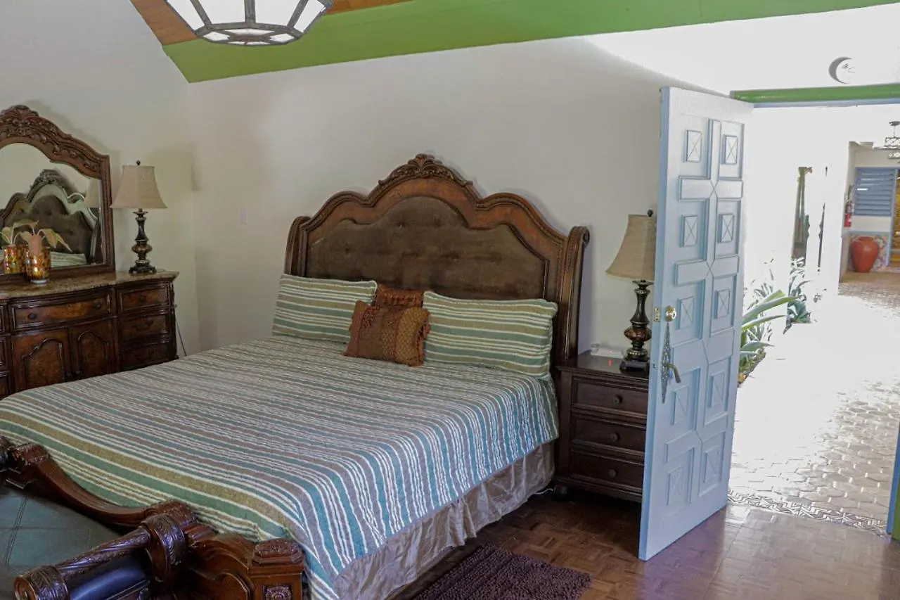 Seven Palms Villa Runaway Bay