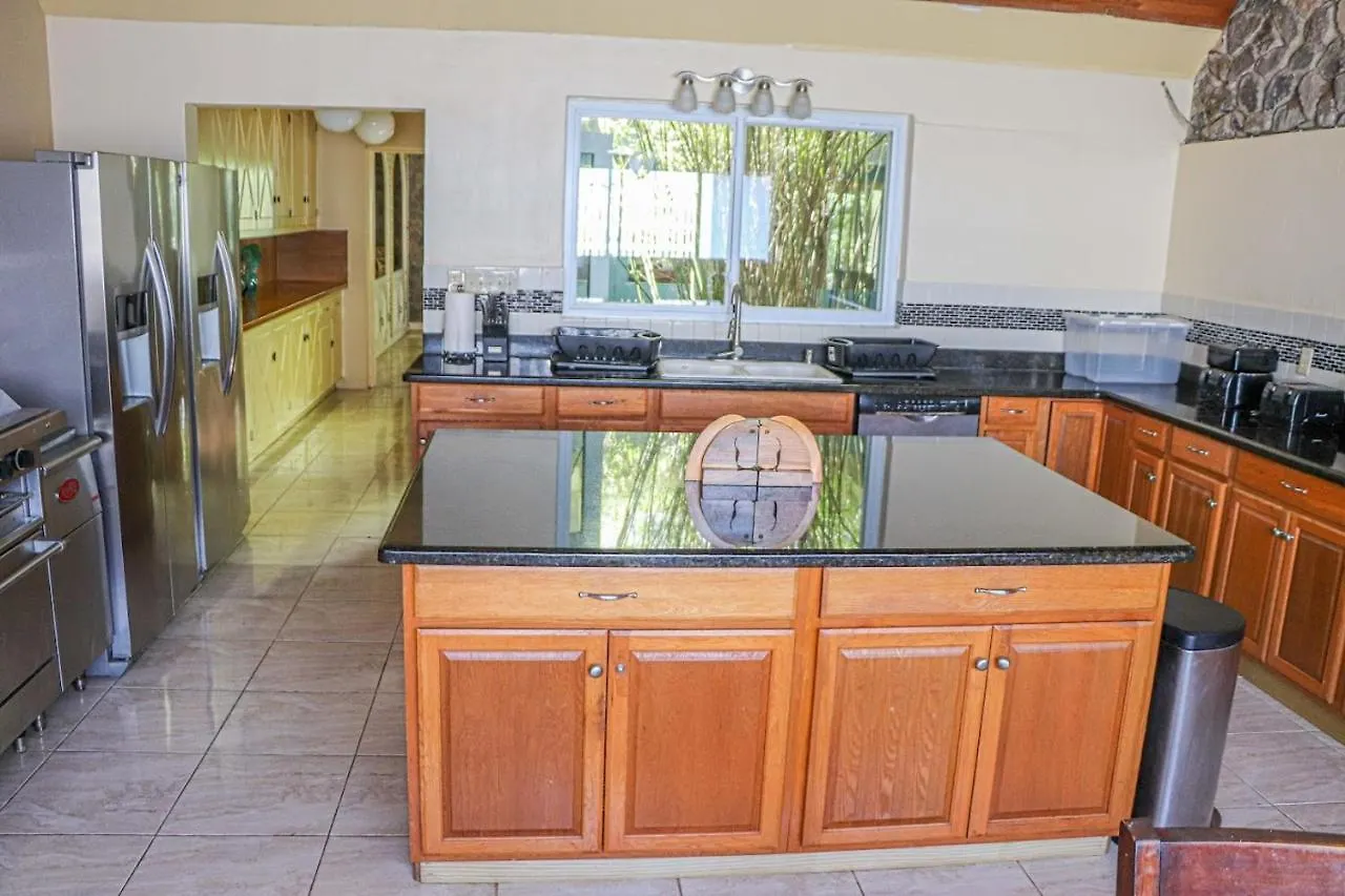 Seven Palms Villa Runaway Bay 0*,