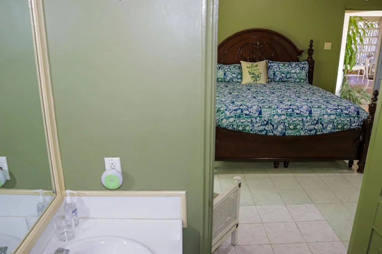 Seven Palms Villa Runaway Bay
