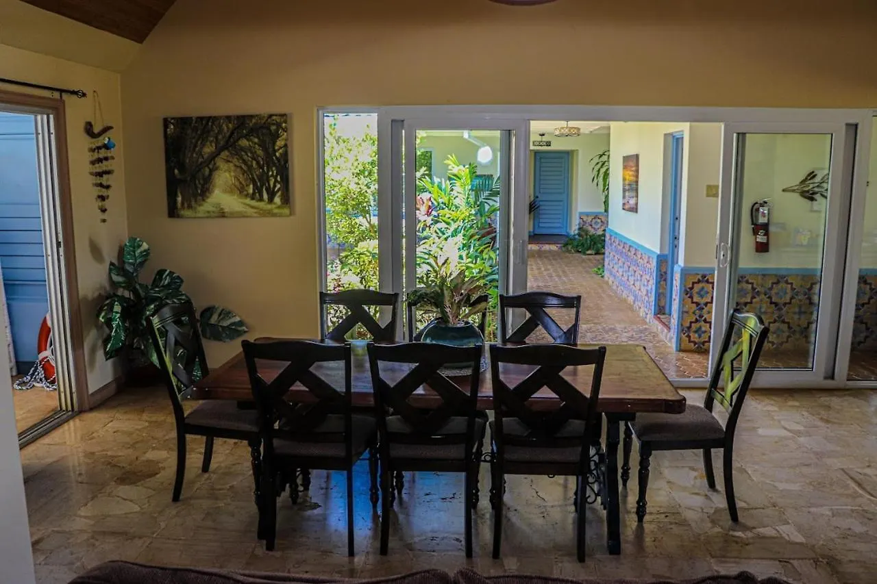 Seven Palms Villa Runaway Bay