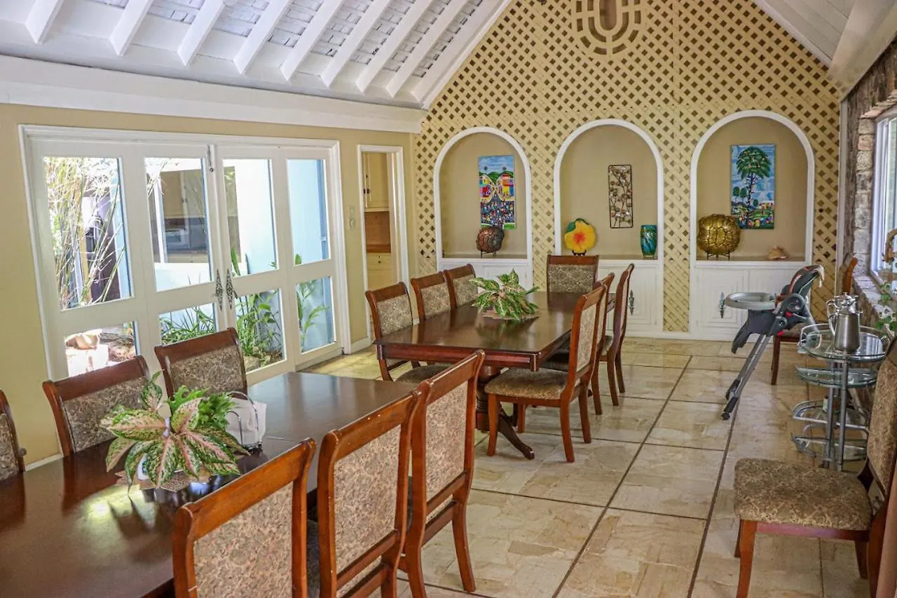 Seven Palms Villa Runaway Bay