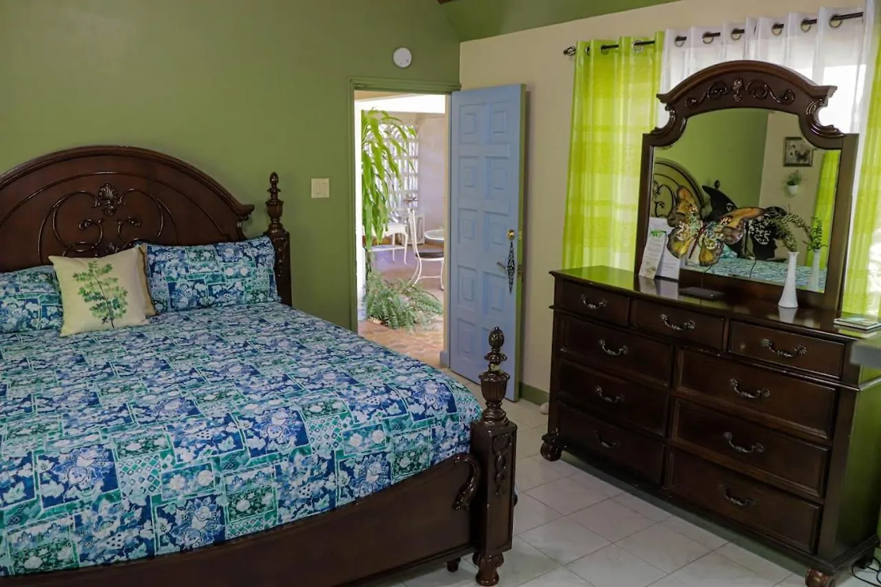 Seven Palms Villa Runaway Bay