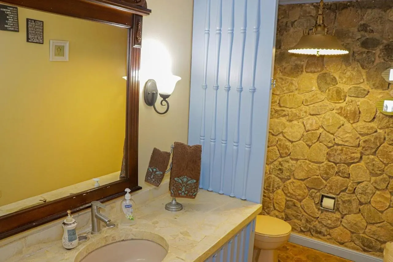 Seven Palms Villa Runaway Bay