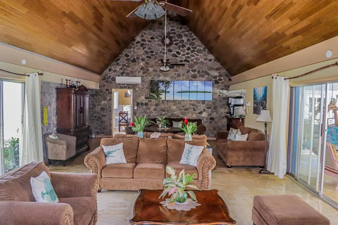 Seven Palms Villa Runaway Bay