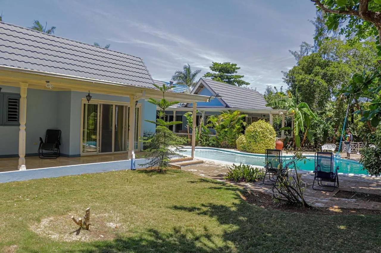 Seven Palms Villa Runaway Bay