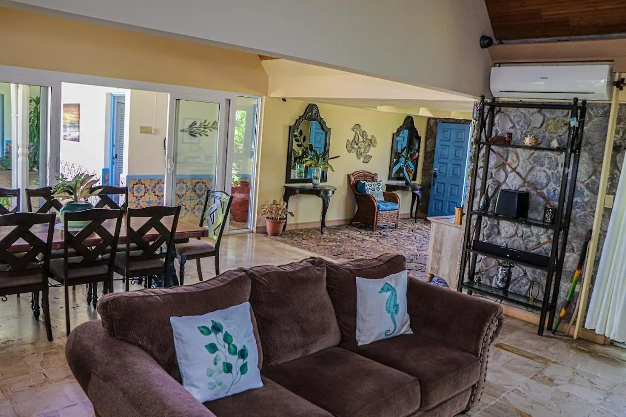 Seven Palms Villa Runaway Bay